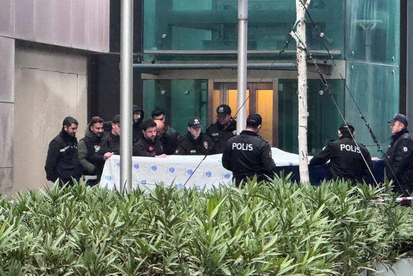 Ünlü yapımcı Erol Köse’ye veda: Cenazeye kimler geldi, neler yaşandı? İşte detaylar… - Resim: 1