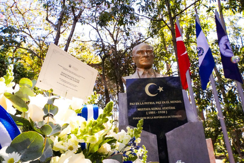 El Salvador’da Atatürk’lü Türkiye Parkı törenle açıldı - Resim: 11