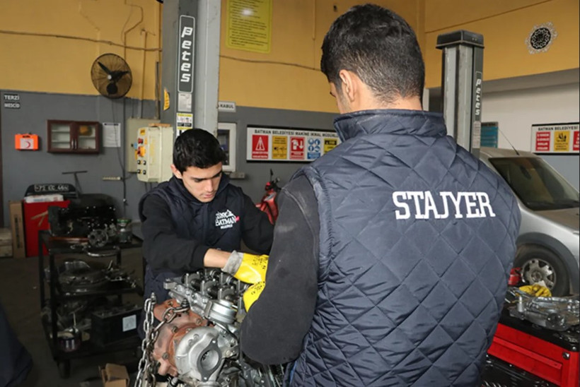 SGK uzmanı açıkladı: Staj ve çıraklıkta emeklilik tartışması: 'Beyaz yakaya hak, mavi yakaya yok' - Resim : 1