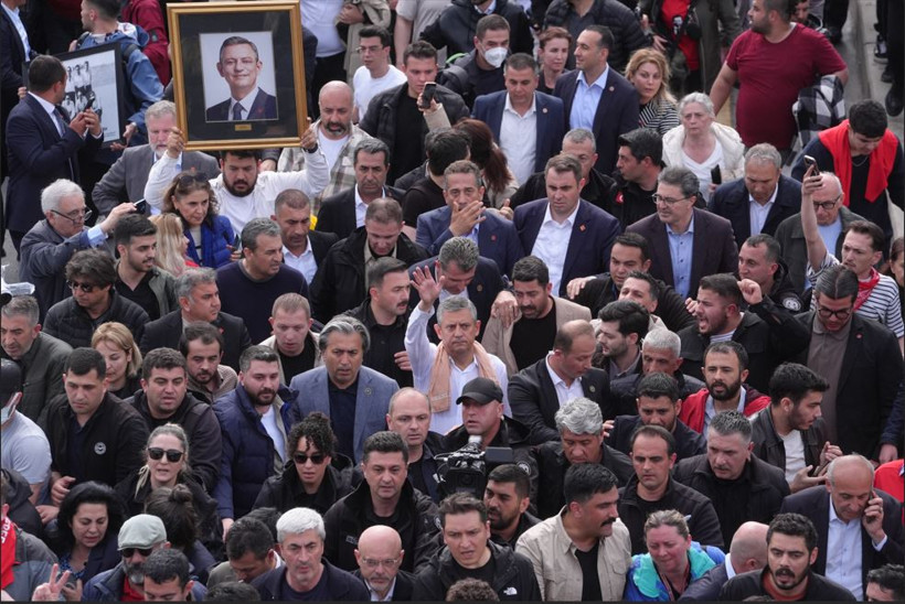 &Ouml;zg&uuml;r &Ouml;zel polis m&uuml;dahalesi sonrası konuştu - Resim : 2