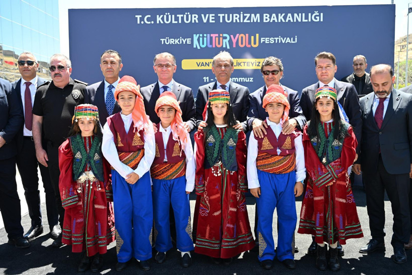 Van'da kültür, sanat ve lezzet dolu 9 günlük maraton başladı - Resim : 1