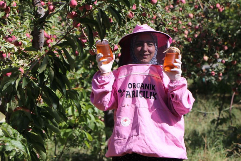 Bakteri ve virüslere karşı kalkan: ‘Pembe maskeli’ kadınlar kolları sıvadı - Resim: 11