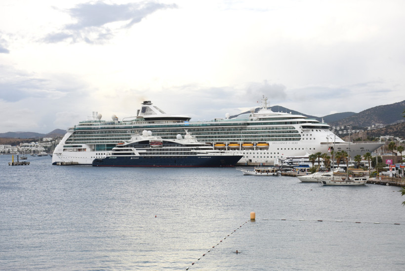 Bodrum’a demirleyen kruvaziyerler 2 bin 437 turistle geldi - Resim : 1