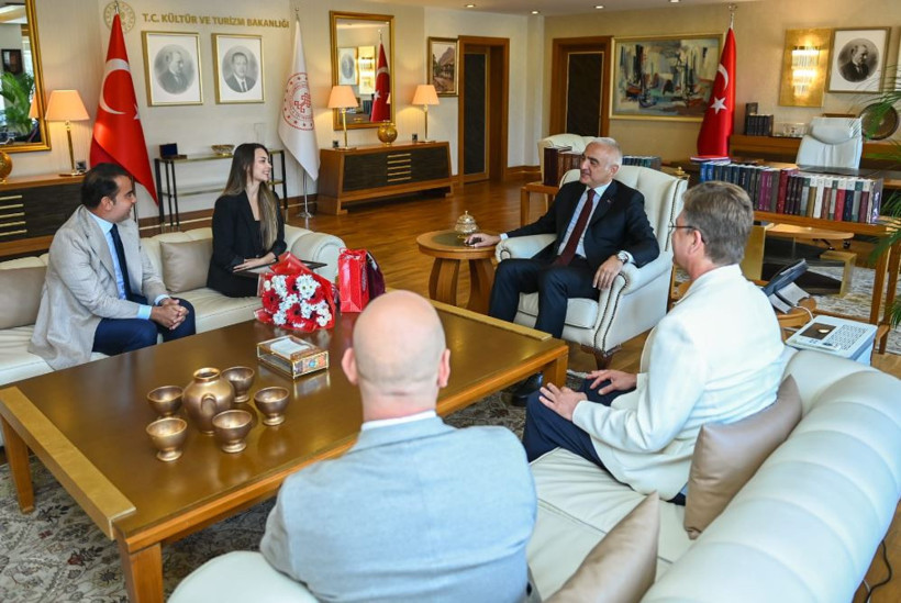Bakan Ersoy'dan Nilay Tahiroğlu'na tebrik mesajı: Türk balesi dünya sahnesinde yükseliyor - Resim : 1