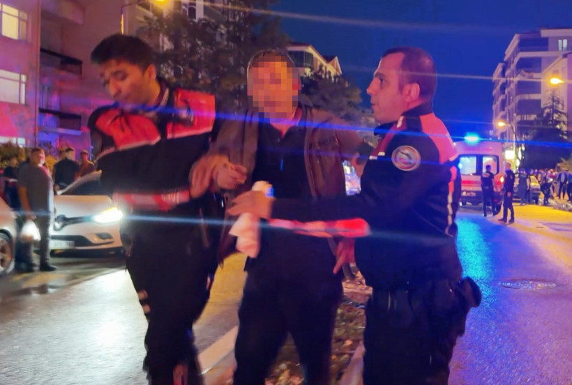 Öfkeli baba, kızını rahatsız eden gencin kulağını kesti - Resim : 2