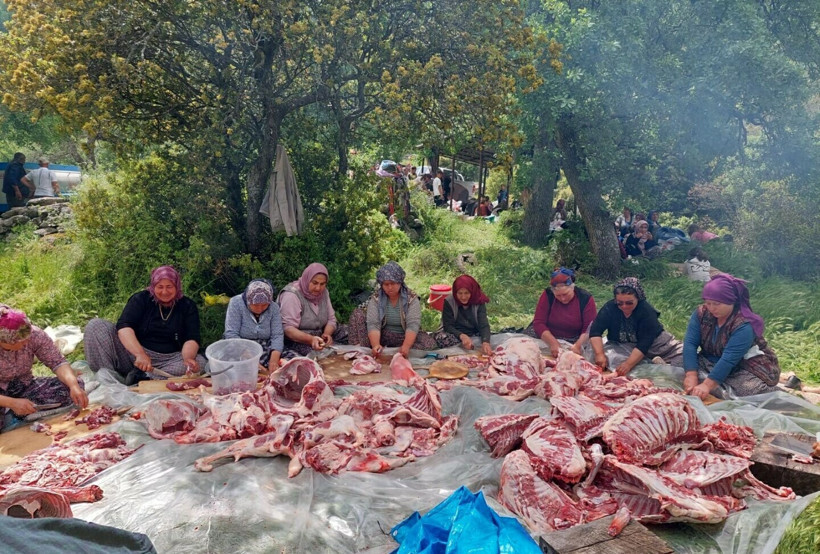 208 yıldır bozulmayan yemin: 37 kurban kesildi - Resim : 2