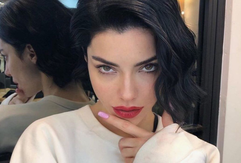 Acemi Cadı’nın Ayşegül’ü Merve Boluğur kendini tiye aldı: ‘Al şu parayı erkek seçimlerimi düzelt lütfen!’ - Resim: 5