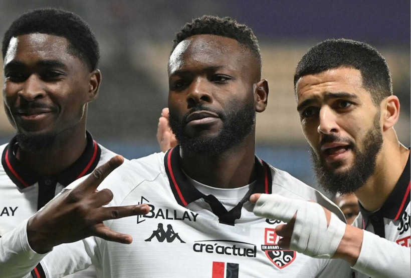 Ne yaptın sen Enes Çelik? Bursaspor'da Giroud ve Tavares ile transfer görüşmesi - Resim: 4