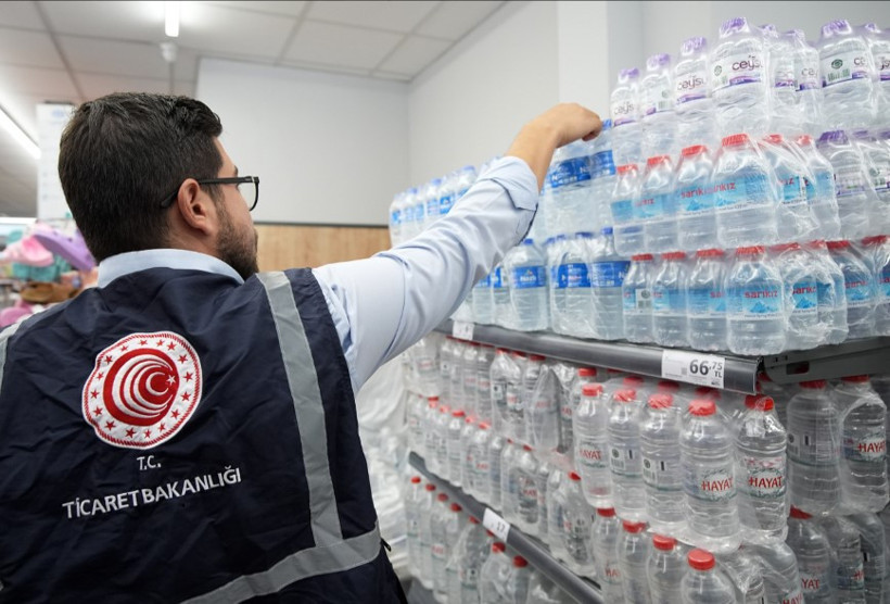 İzmir’de marketlere su ve maden suyu denetimi: Fiyatlar tek tek incelendi - Resim : 1