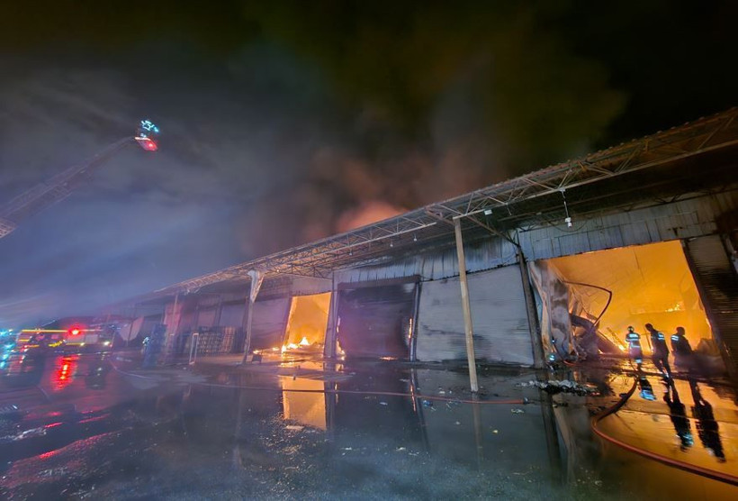 Alevler hali sarıp kuşattı: TOMA ve İtfaiyeden ortak müdahale - Resim: 12