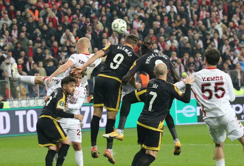 4 gol çıkan maçta temsilcimiz Samsunspor, Rayo Vallecano'ya mağlup oldu - Resim : 1