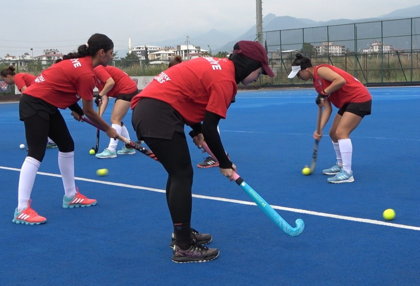 A Milli Kadın Hokey Takımı Avrupa şampiyonası için hazırlanıyor - Resim : 2