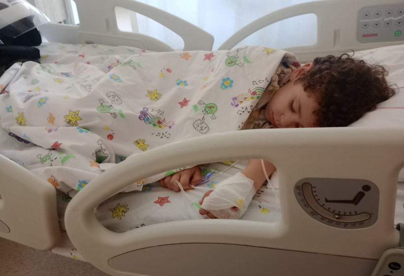 Çikolatalı kekin içindeki nem tutucu paketi yedi: 6 yaşındaki çocuk ölümden döndü - Resim : 1