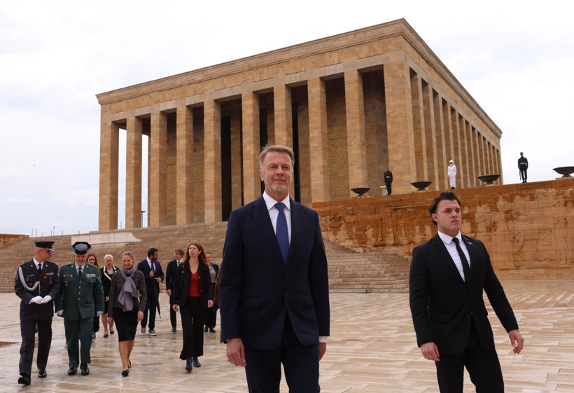 AB Büyükelçisi Anıtkabir’i ziyaret etti - Resim : 1