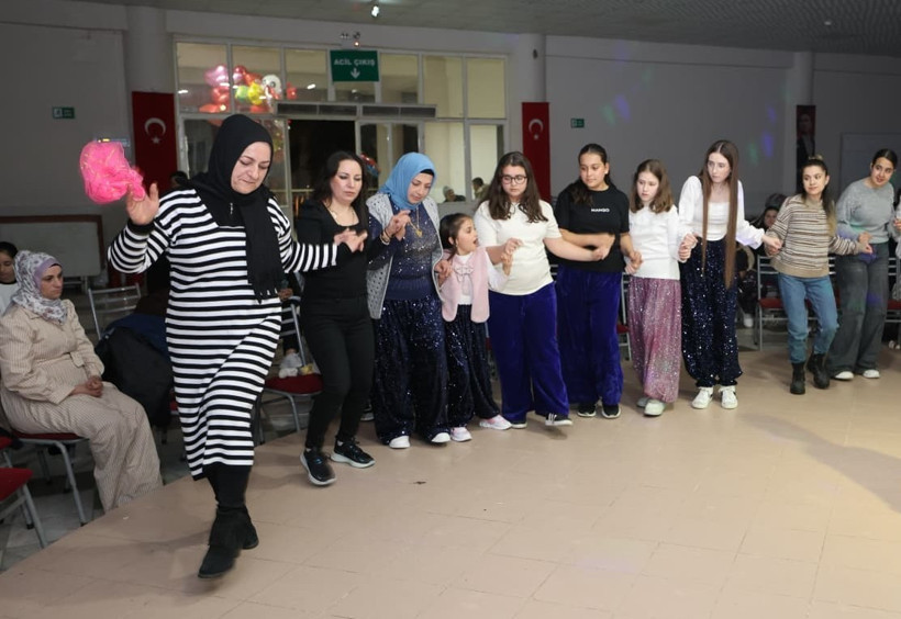 Sultanlar şalvar gecesinde buluştu: Manisa&rsquo;da renkli anlar - Resim : 3