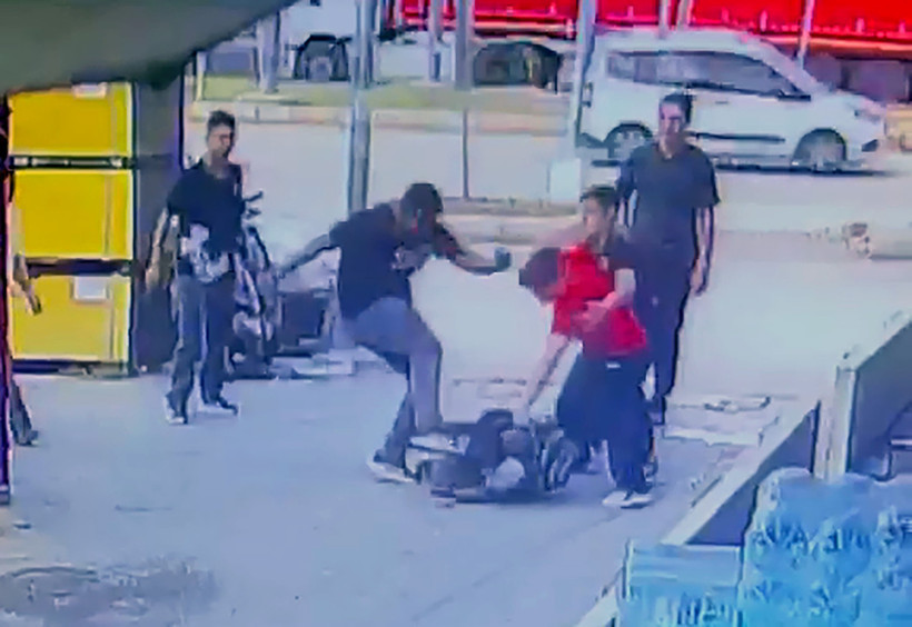 Akran şiddetinin son adresi: Dehşet anları kamerada - Resim : 1