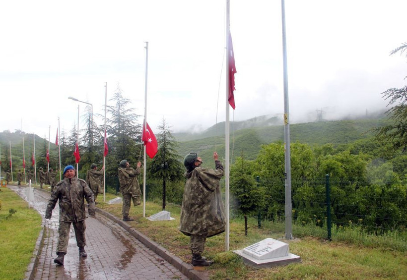 33 yıl önceki acı hâlâ taze: Bingöl’de 33 şehit anıldı - Resim: 6