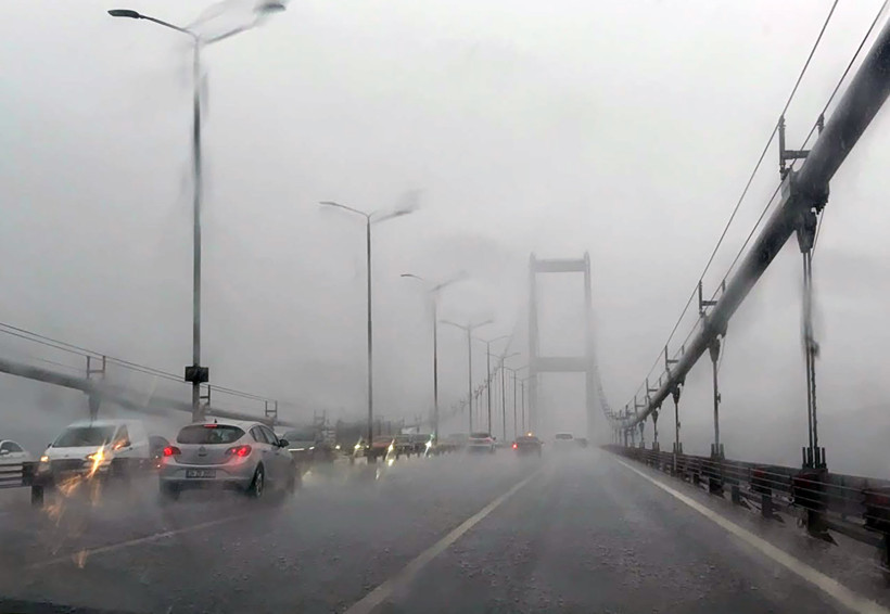 İstanbul’da sağanak kabusu: Megakentte yollar göle döndü - Resim : 3
