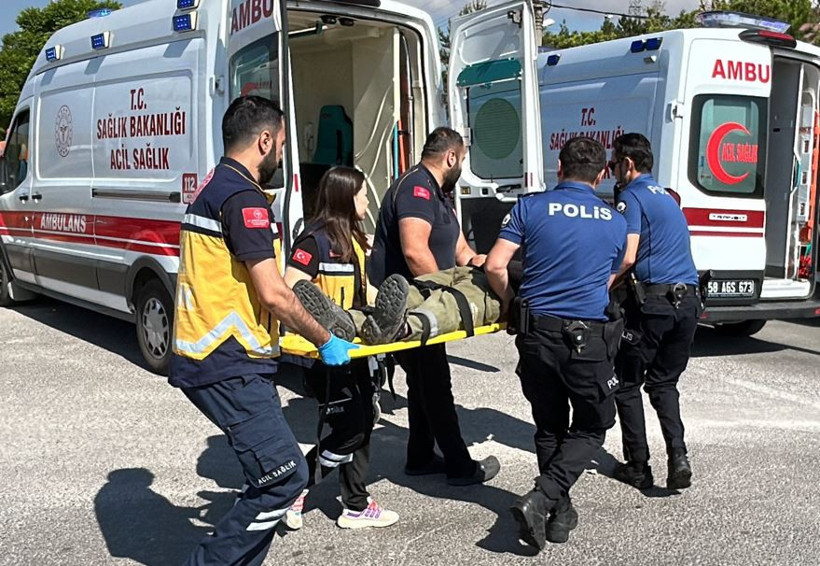 Hız ve dikkatsizlik peşinden kazayı getirdi: Sivas’ta feci kaza - Resim : 1