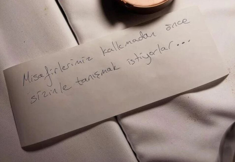 Serenay Sarıkaya’ya restoranda sürpriz teklif - Resim : 2