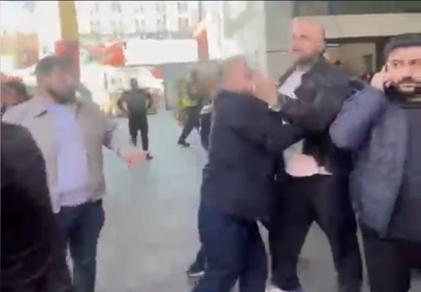 Kavgayı ayırmak isterken kurşunların hedefi oldu: Bayrampaşa'da silahlı saldırı - Resim : 1