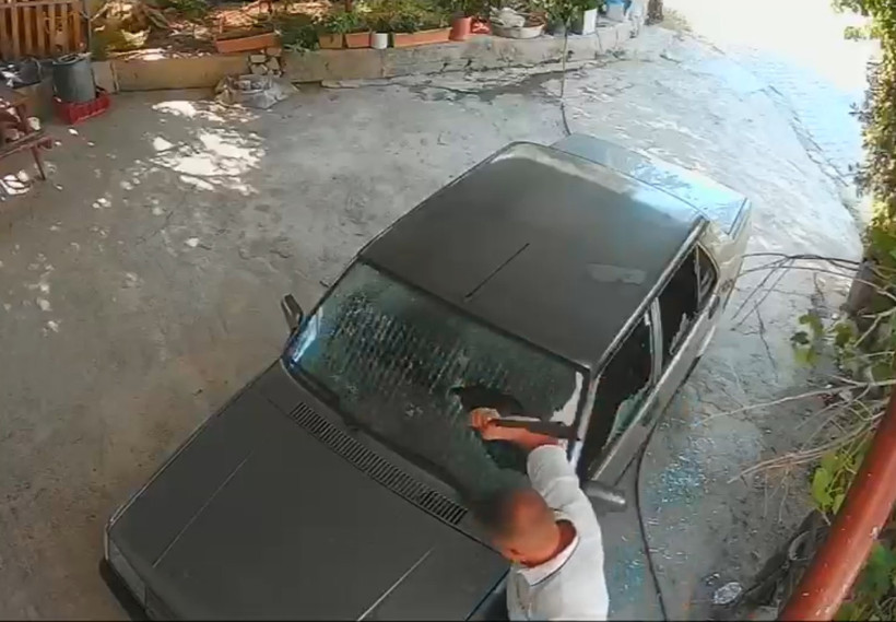 Mersin'de takıntılı sevgili satırla otomobili doğradı: Camdan gördü, KADES'le kurtuldu - Resim : 3