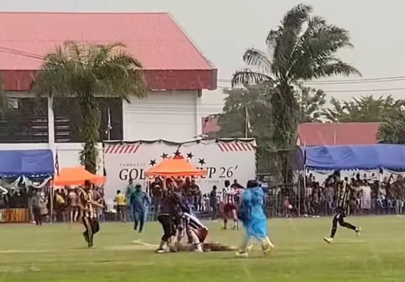 Sahaya yıldırım düştü: Bir futbolcu hayatını kaybetti - Resim : 3