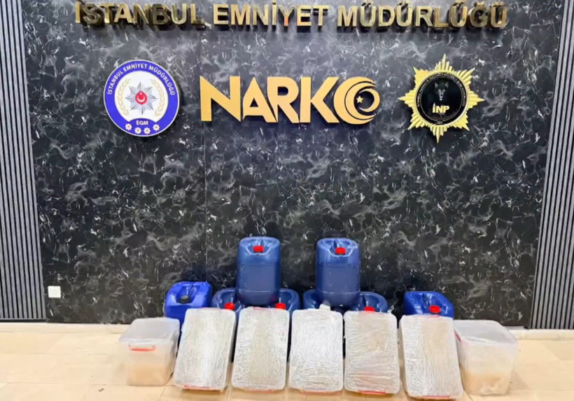 İstanbul'da narkotik polisinden nokta operasyonu: 248 kilo uyuşturucu ele ge&ccedil;irildi - Resim : 1