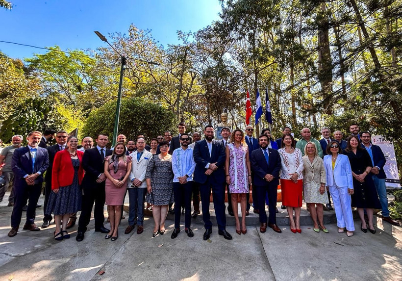 El Salvador’da Atatürk’lü Türkiye Parkı törenle açıldı - Resim: 12