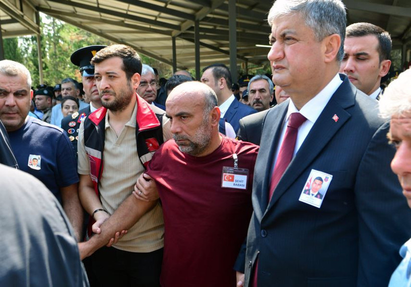 Acılı babanın en zor anı: Türkiye bu kareye ağlıyor - Resim : 1