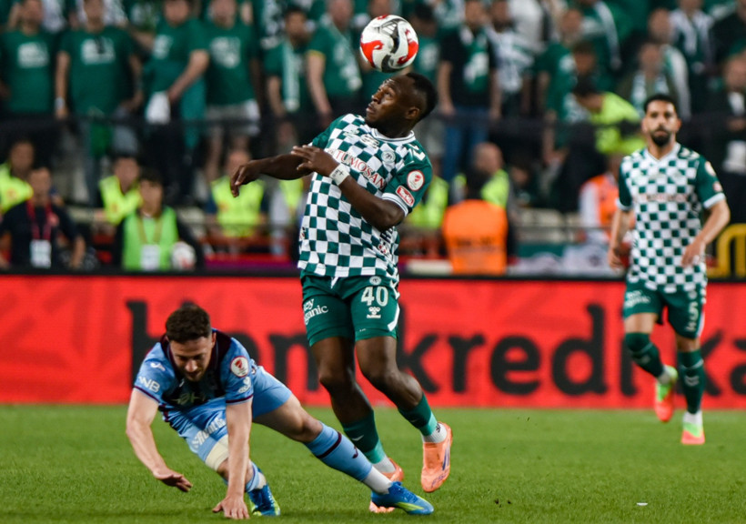 Ne yaptın sen Onuachu: Trabzonspor Türkiye Kupası'nı müzesine götürdü - Resim : 1