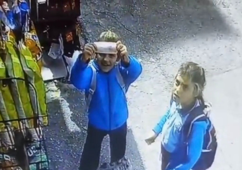 Bursa'da iki öğrenciden örnek davranış: Yaptıkları kameraya yansıdı - Resim : 1