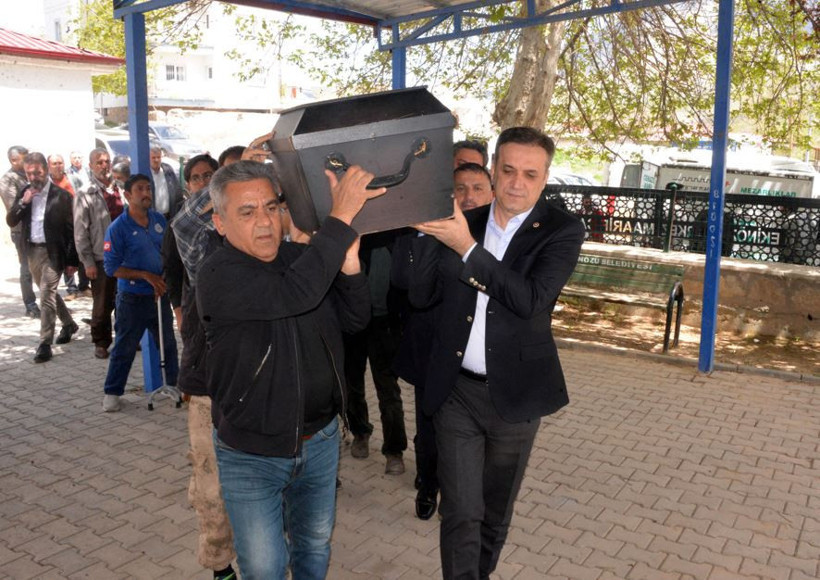 Kübra’nın cenazesinde isyan: Katillere öfke adalete feryat - Resim : 7