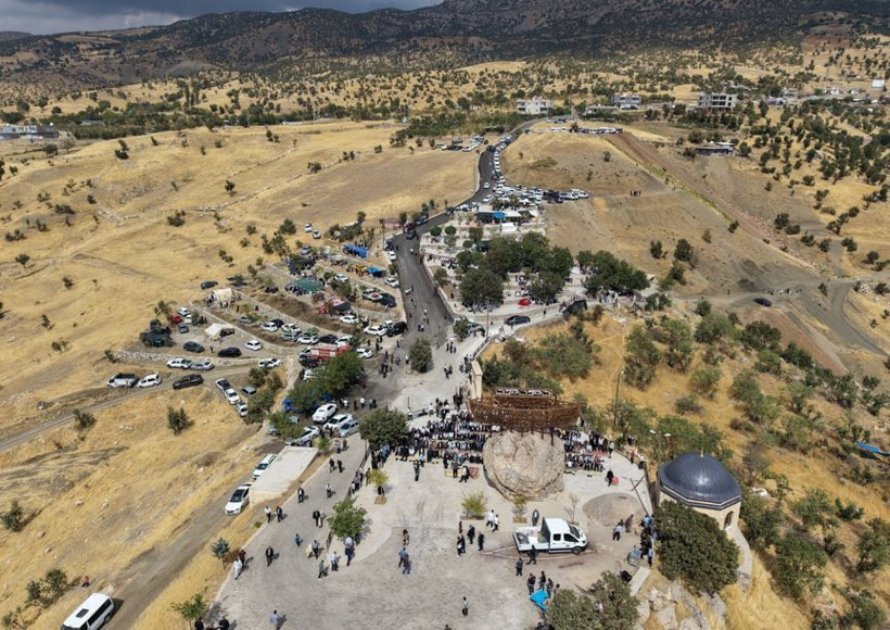 Yüzyıllardır değişmeyen rota: Beş bin kişi mezarlıkta buluştu - Resim: 11
