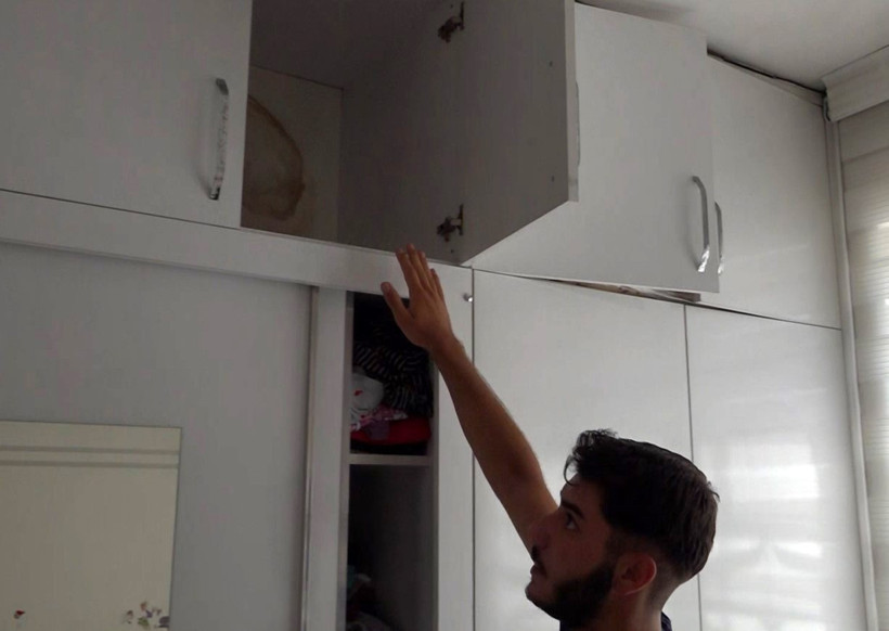 Ev sahipleri tatil dönüşü acı sürpriz ile karşılaştılar: Kapıyı kendi evleri gibi açtılar: 1 kilo altını alıp kayıplara karıştılar - Resim : 3