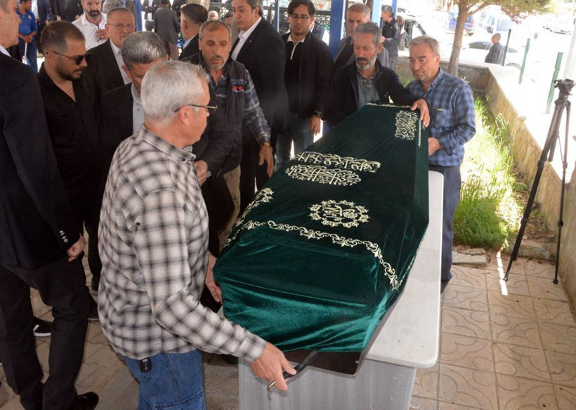 Kübra’nın cenazesinde isyan: Katillere öfke adalete feryat - Resim : 6