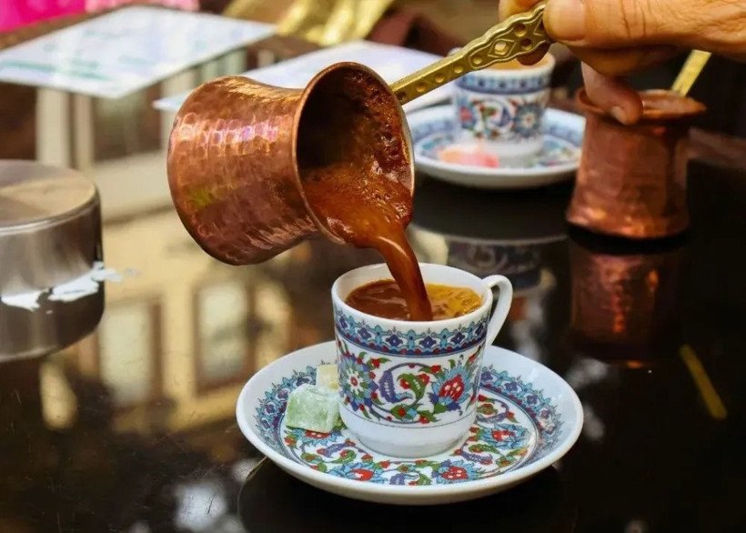 Belediyeden emeklilere büyük destek: 5 liraya çay, 15 liraya kahve satılacak - Resim : 1