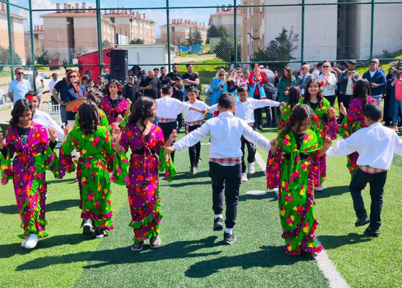 Danslar ve karanfillerle kutlama: Keşan’da Dünya Romanlar günü kutlandı - Resim: 9