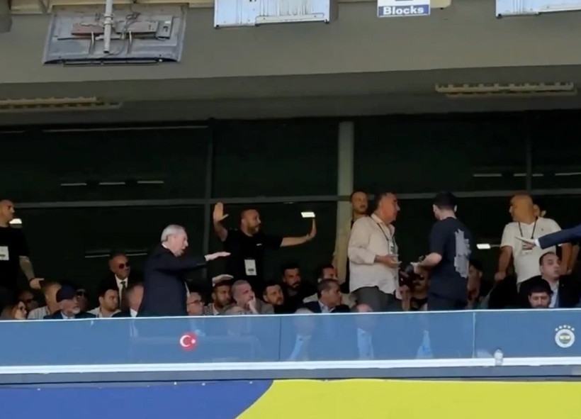 Aziz Yıldırım tribünlere yürüdü: Fenerbahçe seçimlerinde gerginlik - Resim : 1