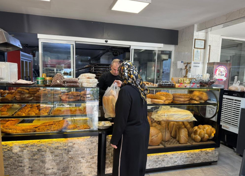 Antalya Serik’te bir fırında ekmek 10 TL oldu - Resim : 3