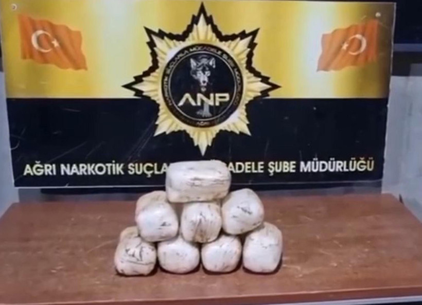 Ağrı’da zehir operasyonu: 21 kg skunk ve 8 kg metamfetamin ele geçirildi - Resim : 3