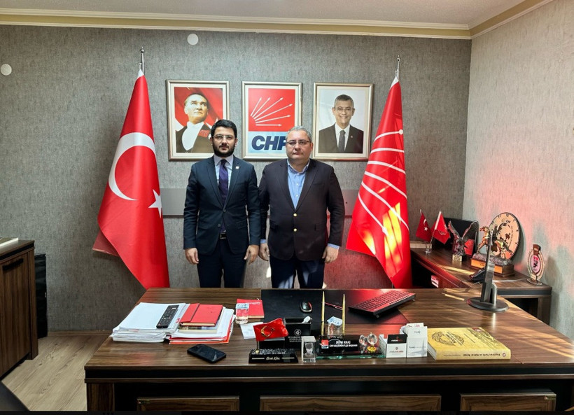 &Ouml;zg&uuml;r &Ouml;zel&rsquo;in mesajlarında herkesin g&ouml;z&uuml;nden ka&ccedil;an CHP&rsquo;li kim? - Resim : 2