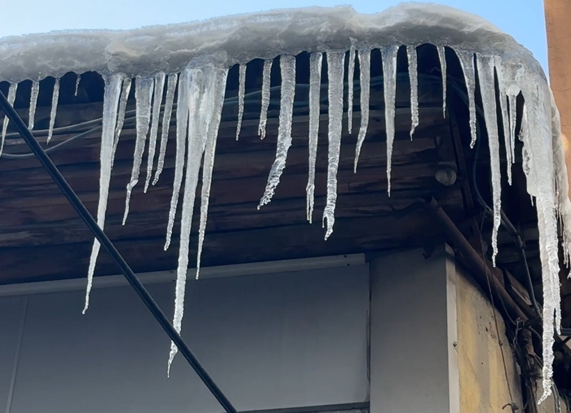 Buz sarkıtlarının boyu 1 metreyi aştı - Resim : 1