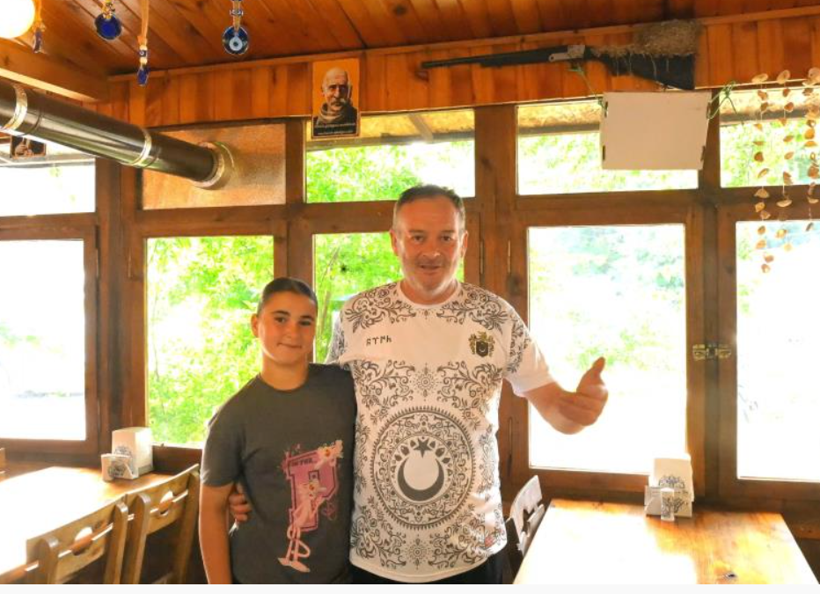 Restorana yuva yaptılar, müşterilerin ilgi odağı oldular - Resim : 1