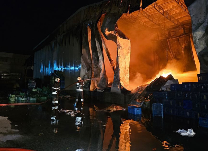Alevler hali sarıp kuşattı: TOMA ve İtfaiyeden ortak müdahale - Resim: 16