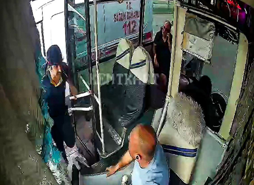 Siren sesleri yerini yumruklara bıraktı: Önce önünü kesti, sonra saldırdı - Resim: 5