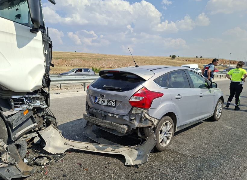 Afyonkarahisar'da dumanlar yolu kapladı: 13 araç birbirine girdi: Zincirleme kaza 3 yaralı - Resim : 3