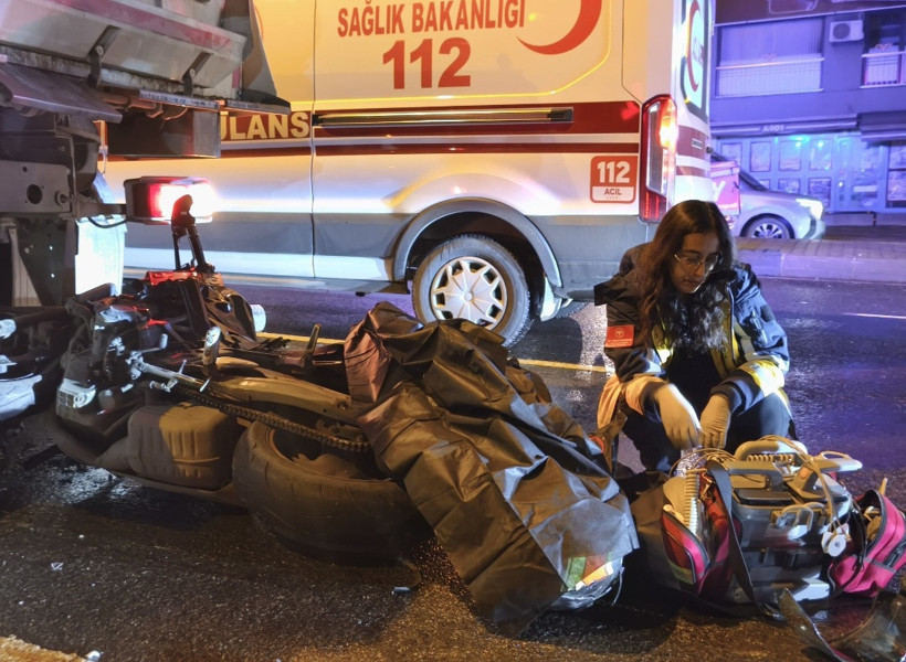 Motosikletli s&uuml;r&uuml;c&uuml; s&uuml;p&uuml;rge aracına &ccedil;arptı: Kuşadası&rsquo;nda korkun&ccedil; son - Resim : 3