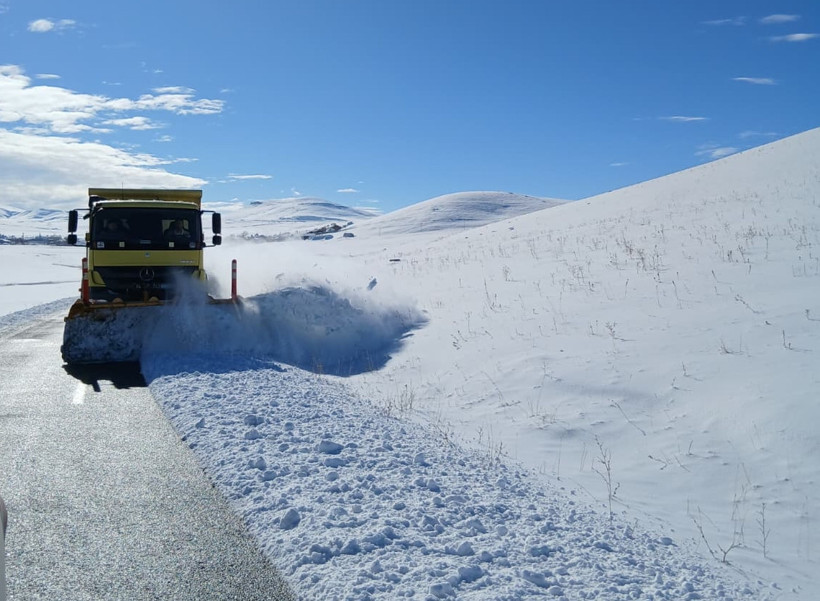 Ağrı'da kar zaferi: 354 köy yolu açıldı! - Resim : 1