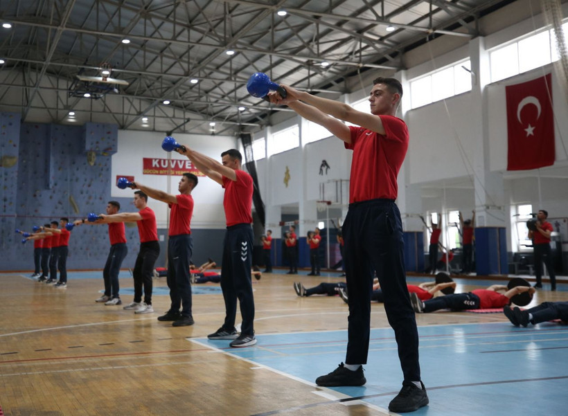 2 yılda hem rütbe hem de diploma...Yüksek donanım ile mezun oluyorlar - Resim: 1